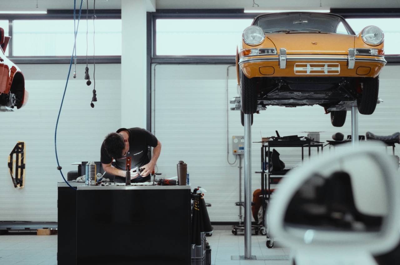 ASTARA Porsche Werkplaats Still
